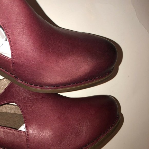 dansko hollie cutout bootie